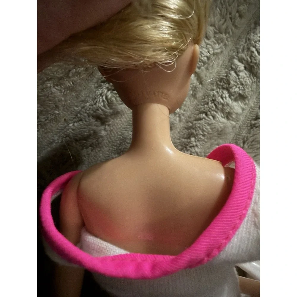 Barbie Doll Blonde Roxy Fashion Pack Outfit Heart Sunglasses‎ Beach Bag Mattel
